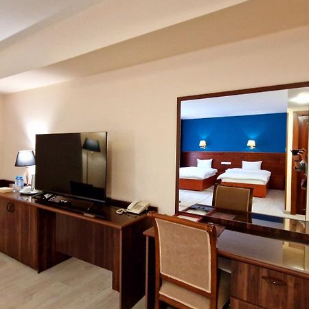 Ararat Hotel Erivan Exterior foto