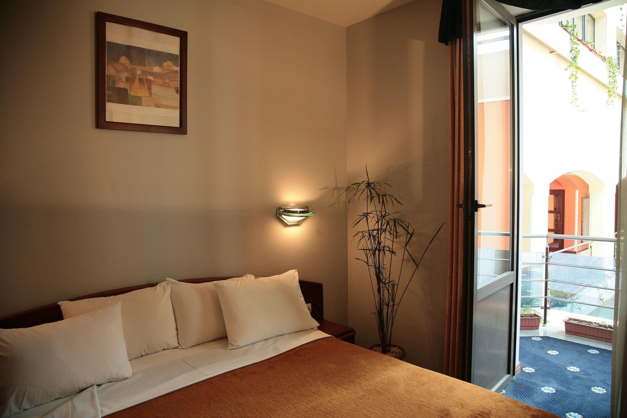 Ararat Hotel Erivan Exterior foto