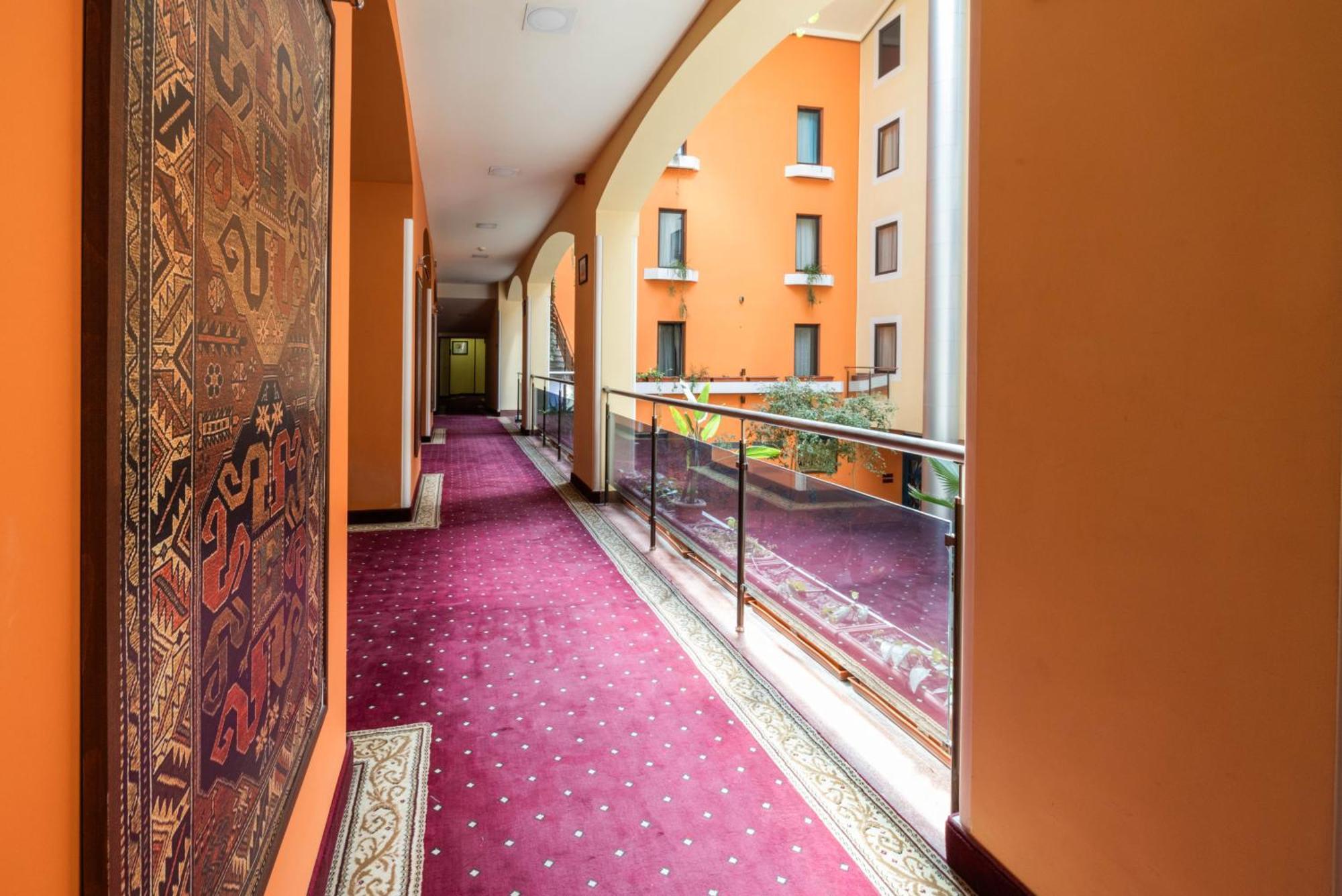 Ararat Hotel Erivan Exterior foto