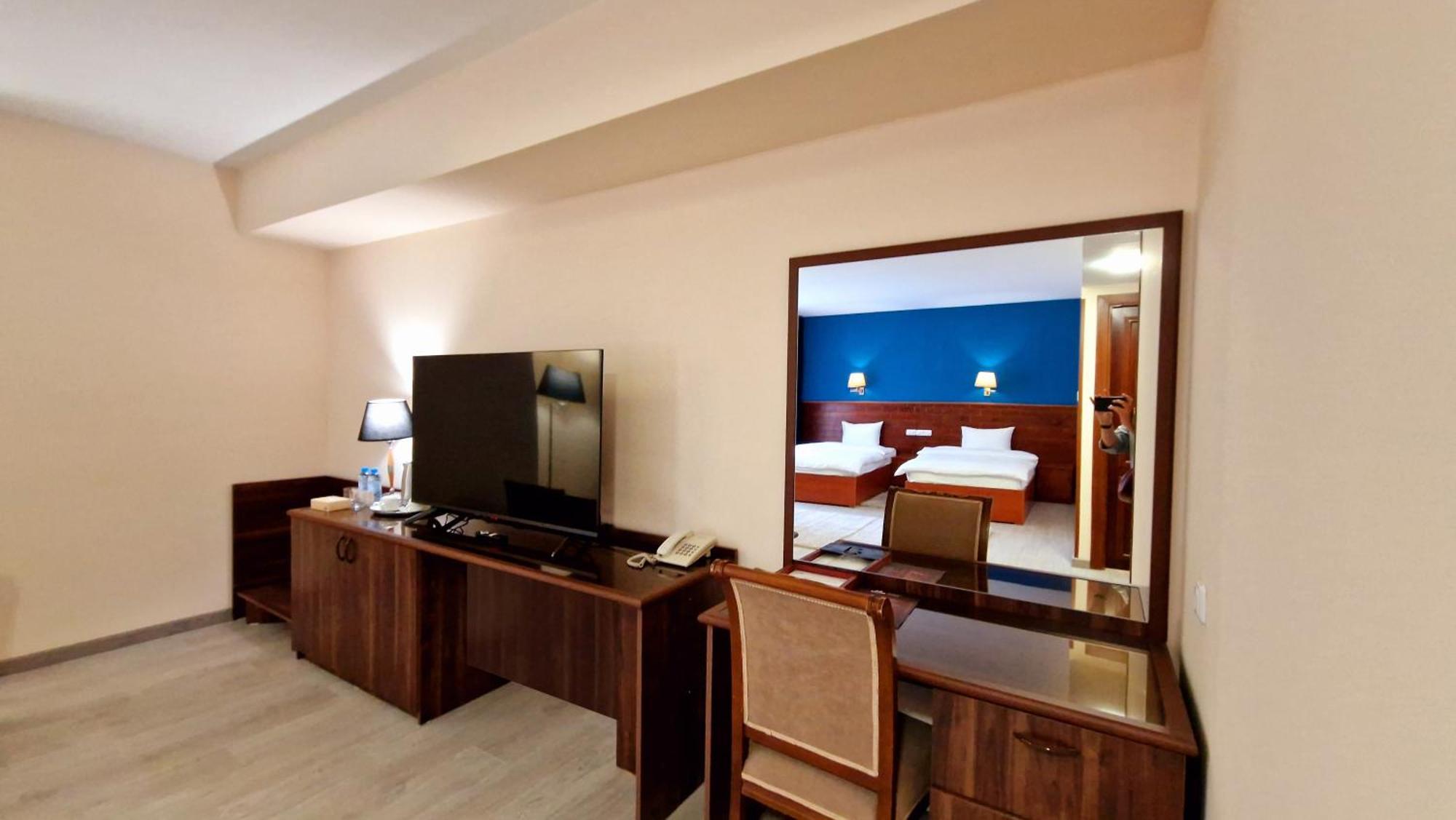 Ararat Hotel Erivan Exterior foto