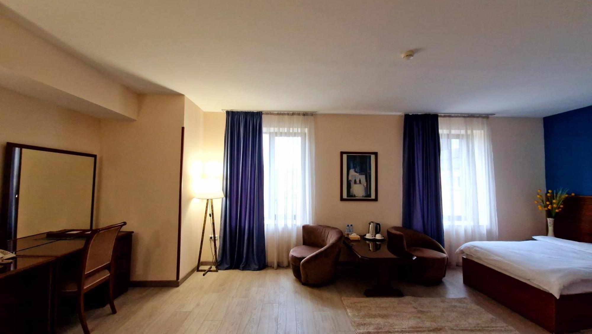 Ararat Hotel Erivan Exterior foto