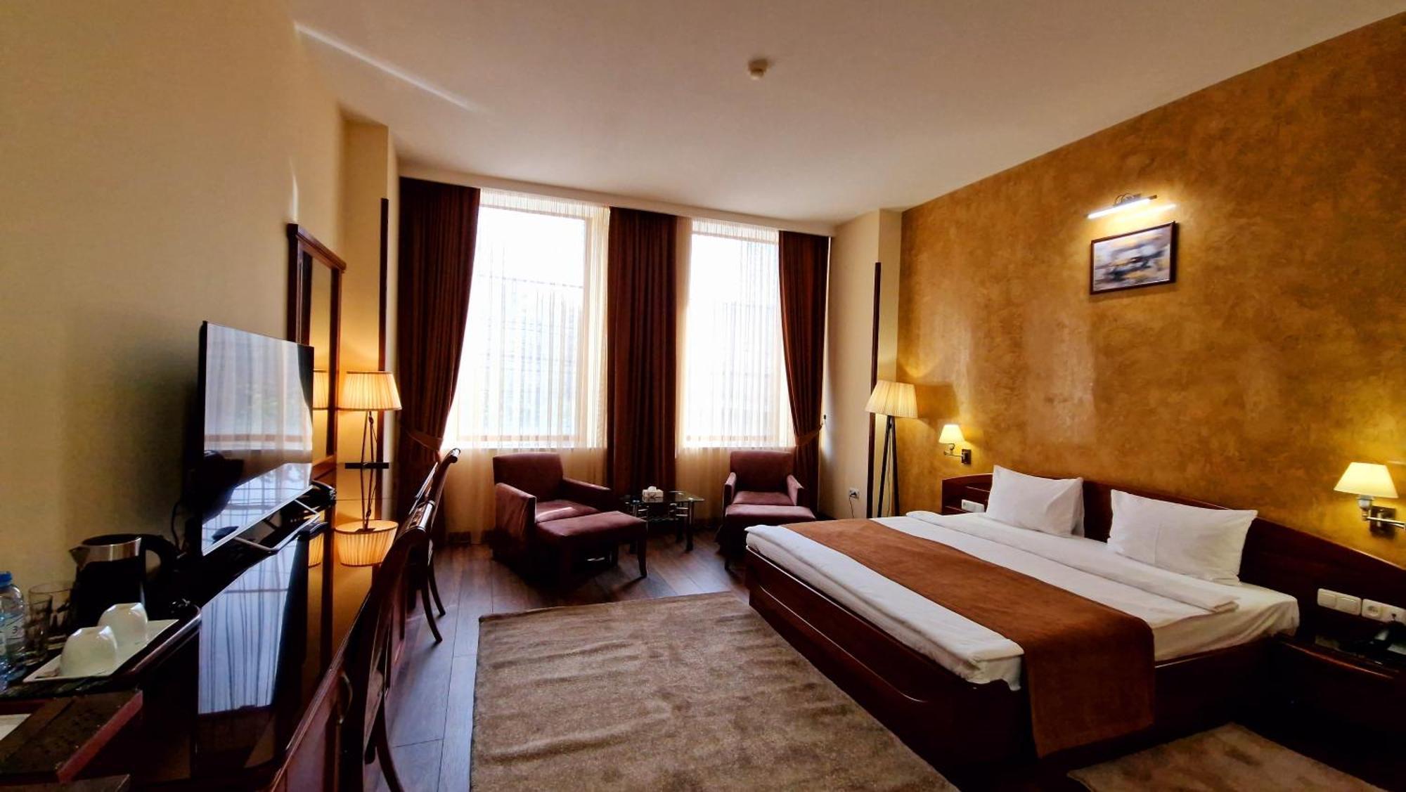 Ararat Hotel Erivan Exterior foto