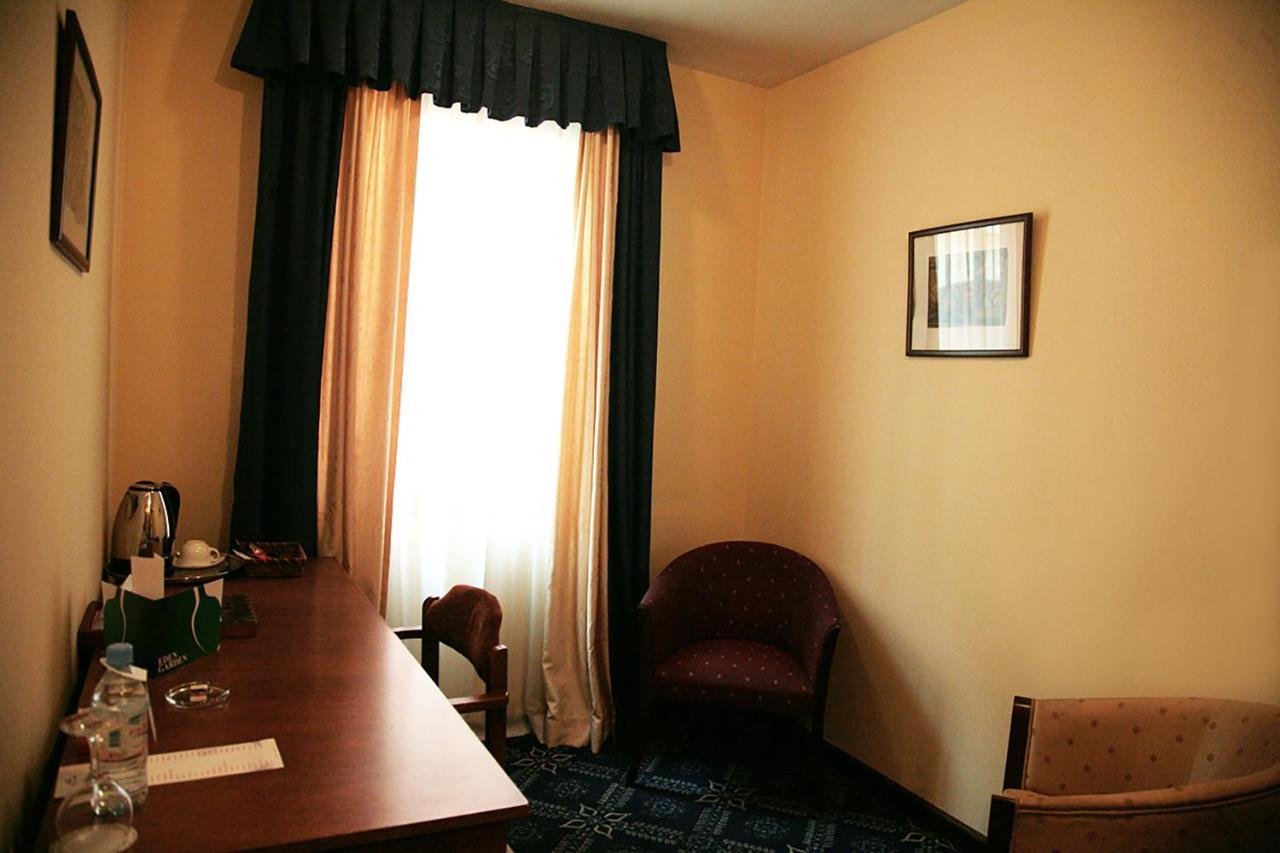 Ararat Hotel Erivan Exterior foto