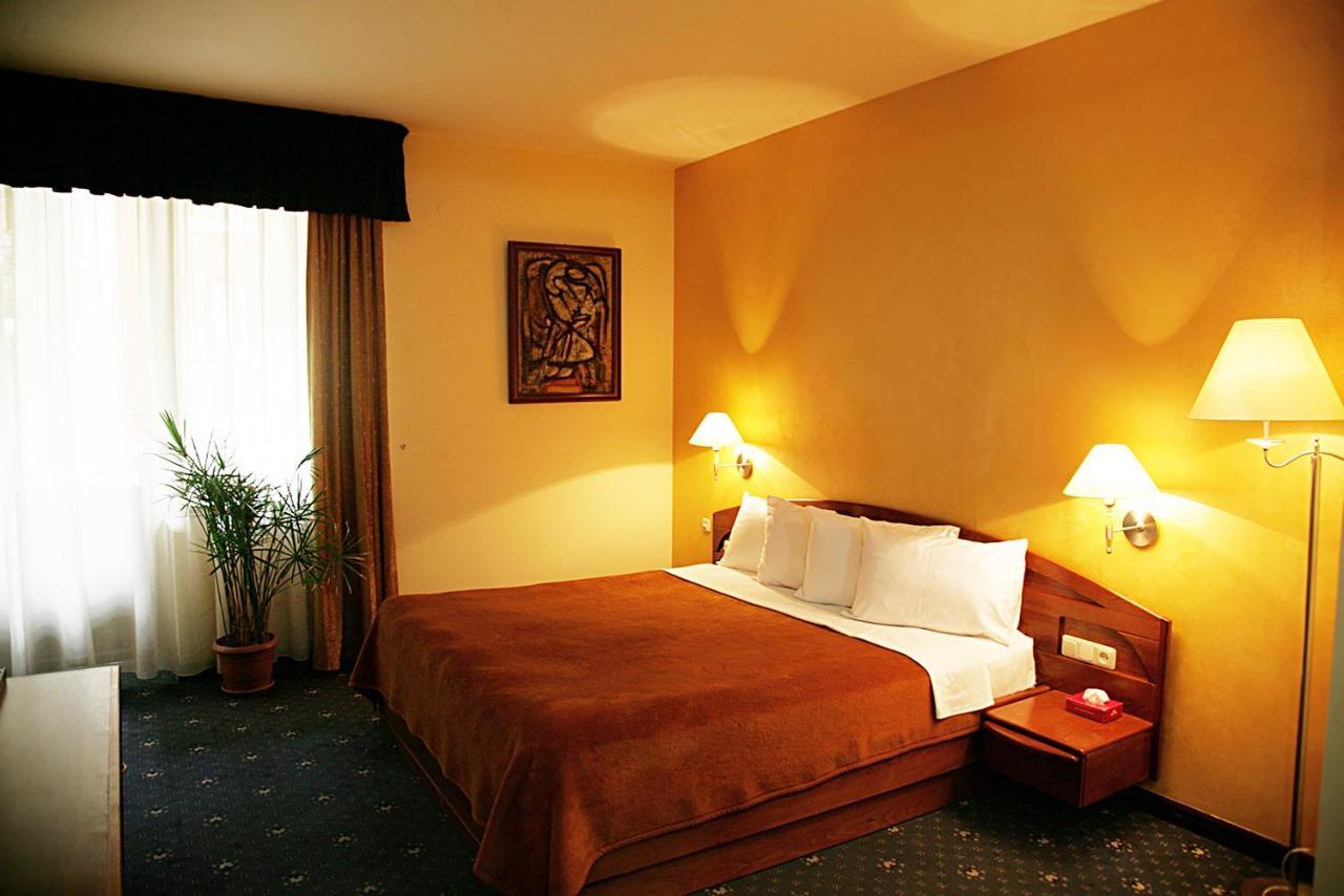 Ararat Hotel Erivan Exterior foto
